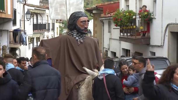 La quema del Judas llena de visitantes Cabezuela del Valle