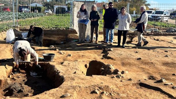 Excavaciones en la necrópolis tartésica de Medellín
