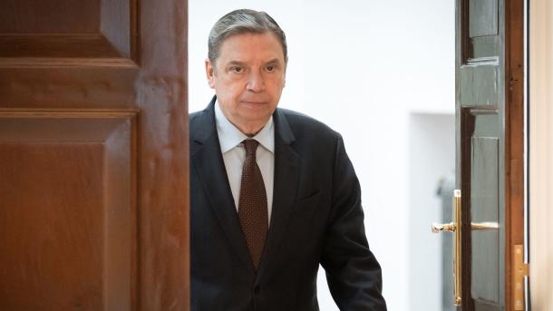 El ministro de Agricultura, Pesca y Alimentación, Luis Planas, ofrece una rueda de prensa tras la detección de seis casos de peste porcina africana en animales silvestres