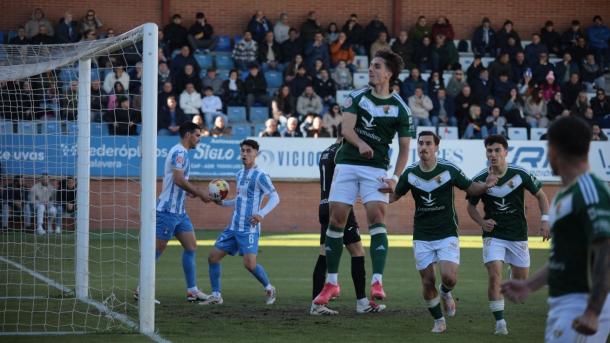 César Gómez celebra el gol conseguido por el CP Cacereño en su partido ante el Talavera