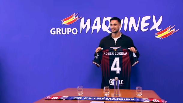 Presentación de Rober Correa con el Extremadura