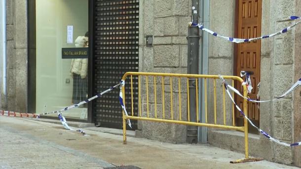 Edificio precintado en Plasencia tras un derrumbe. Los vecinos permanecen desalojados