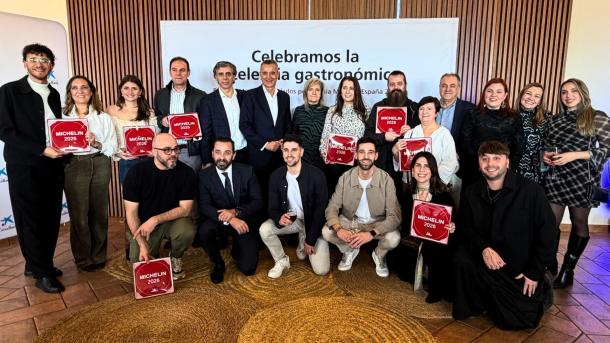 Extremadura celebra su excelencia gastronómica en la entrega de placas a los 15 restaurantes recomendados en la Guía Michelin