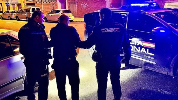 La Policía nacional detiene a un hombre en Plasencia tras forzar seis vehículos