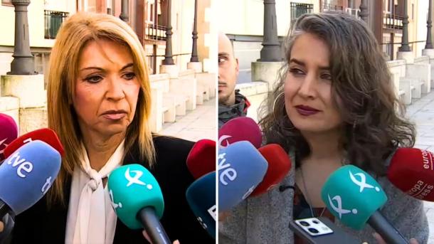 Piedad Álvarez, portavoz del PSOE de Extremadura, e Irene de Miguel, portavoz de Unidas por Extremadura, atienden a los medios de comunicación