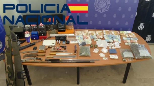 Material intervenido durante la operación llevada a cabo por la Policía Nacional en Plasencia