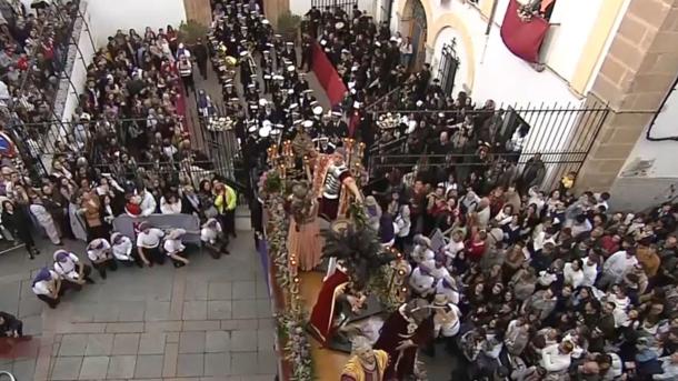 Salida de la Hermandad de la Salud, en Cáceres