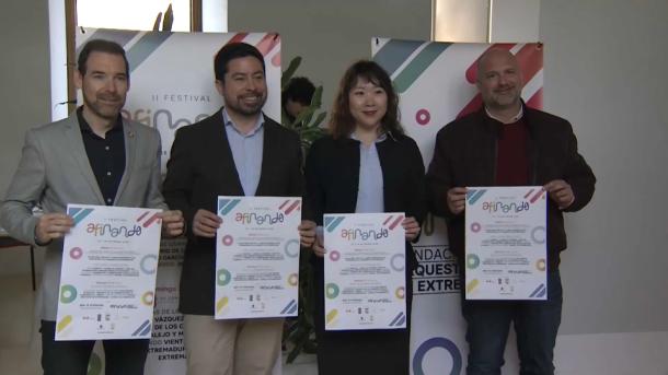 El decano de la Facultad, Daniel Martín, el concejal de Cultura, José Antonio Casablanca, la directora gerente de la OEx, Hae Won Oh, y el coordinador del proyecto Afinando, Raúl Cambero