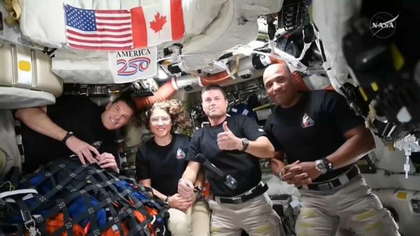 Astronautas de la misión Artemis II en el interior de la cápsula Orión