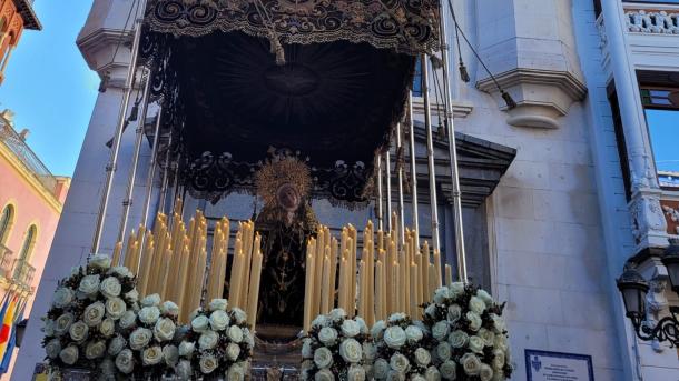 Salida de la Virgen de la Soledad en Badajoz