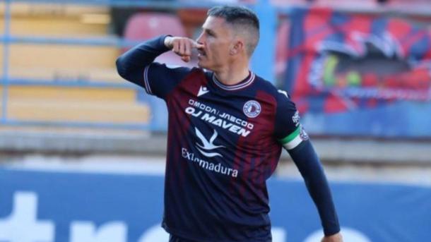 Callejón celebra el 1-1, logrado de falta directa