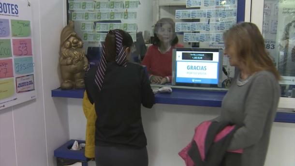 Interior de una administración de lotería de Cáceres