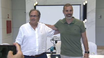 José Manuel Sánchez y Adrià Alonso en la presentación del técnico