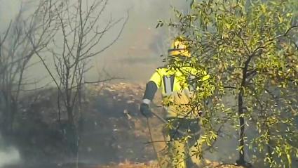 Desactivado el nivel 1 de peligrosidad en el incendio de Alange, pero de mantiene en Ribera del Fresno y Puebla del Maestre