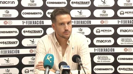 Sergi Guilló atiende a los medios tras el partido
