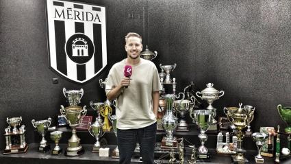 Sergi Guilló en la Sala VIP del estadio Romano después de su entrevista con Canal Extremadura Radio.