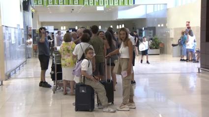 Pasajeros esperando a embarcar