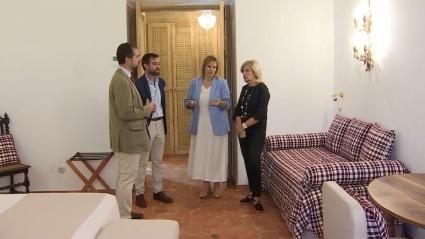 Visita de la consejera de Turismo a alojamientos hosteleros