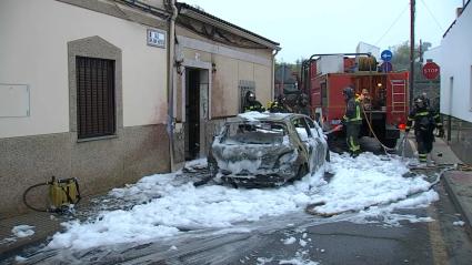 Coche incendiado en Mérida