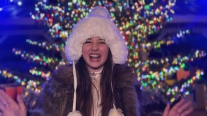 Chloe DelaRosa canta 'Ya llegó la Navidad'