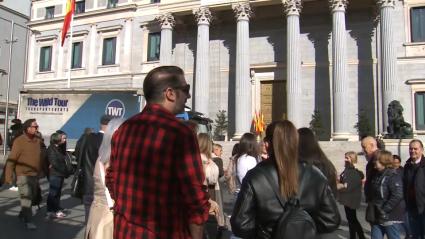 Curiosos en el Palacio de Congresos