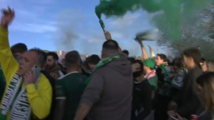 El puente y el encuentro Cacereño- Atlético llenan una ciudad volcada con su equipo