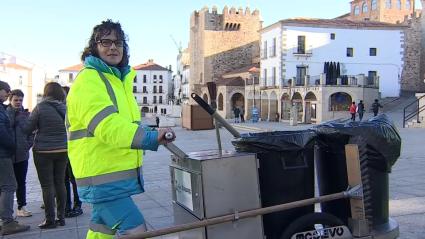 Cáceres incorpora carros eléctricos a su servicio de limpieza