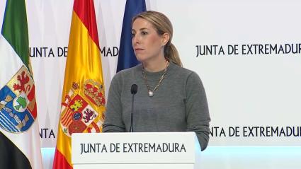 María Guardiola: "Las mujeres no necesitamos que nos susurre un hombre al oído para tomar decisiones"