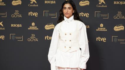 La actriz Carolina Yuste posa en la alfombra roja de la 39º edición de los Premios Goya