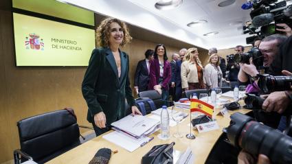 El Gobierno aprueba la quita de deuda con el plantón de las comunidades del Partido Popular