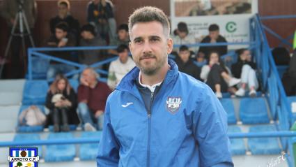 Carlos Pizarro, ya ex entrenador del Arroyo.