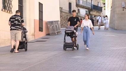 Comienzan los trámites para suprimir el límite de renta en las ayudas a la natalidad en Extremadura