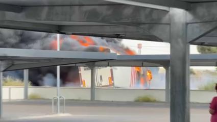 Arde un camión en Don Benito por causas que aún se desconocen