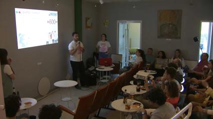 El festival "Pint of sciencie" llena los bares de Cáceres de conocimiento científico