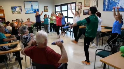 Cerca de 5.000 extremeños mayores de 55 años participan en el programa de actividad física 'El ejercicio te cuida'