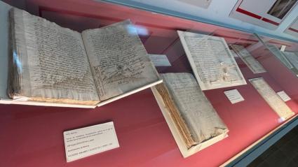 Una exposición en Pinofranqueado muestra documentos de su archivo de hace más de un siglo