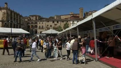 La Torta del Casar logra el premio a mejor queso de pasta blanda de oveja en la Feria del Queso de Trujillo
