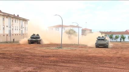 La alemana Rheinmetall, con dos plantas de armas en Extremadura, se alía con Indra para la modernización de tanques