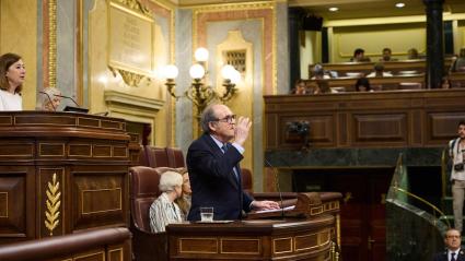 El Defensor del Pueblo, Ángel Gabilondo, interviene durante una sesión plenaria en el Congreso de los Diputados
