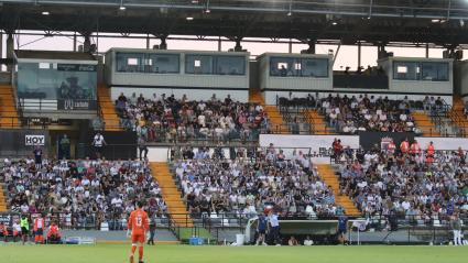 Momento del Badajoz 1 - Llerenense 0 en el Nuevo Vivero.