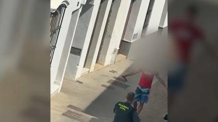 Un hombre se atrinchera con un cuchillo en Fregenal de la Sierra