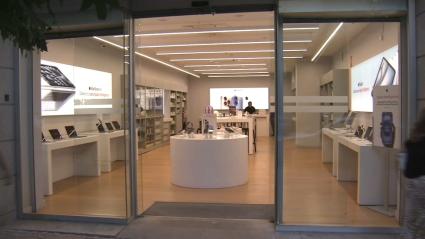 Atraco con cuchillos en una tienda de telefonía en pleno centro de Cáceres