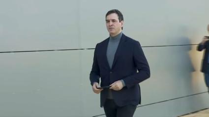 La jueza de Badajoz rechaza retirar el pasaporte al hermano de Sánchez, al que pide que informe de cambios de domicilio