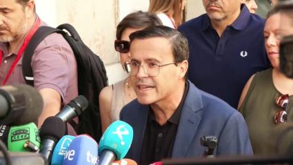 Miguel Ángel Gallardo, secretario general del PSOE de Extremadura, a las puertas de la sede nacional del partido