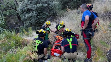 El SEPEI interviene en el rescate de una mujer en la garganta de Los Papúos, en Jerte