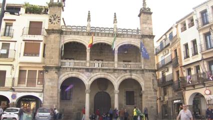 Cinco jóvenes detenidos, cuatro de ellos menores, por incendiar tres contenedores en Plasencia