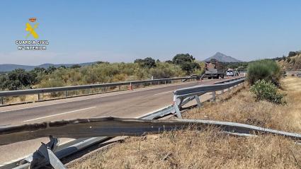  Herido un camionero tras salirse en la A-5 a la altura de Villamesías
