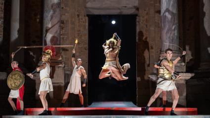 Coro de héroes en 'Alejandro y el eunuco persa'