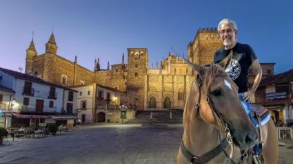 Alfonso Borrego a caballo en Guadalupe