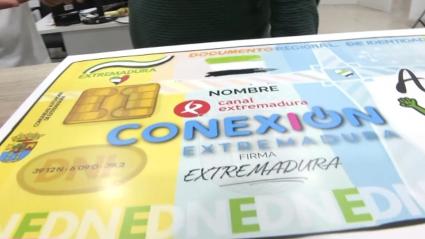 Un artista crea el Documento Nacional Extremeño